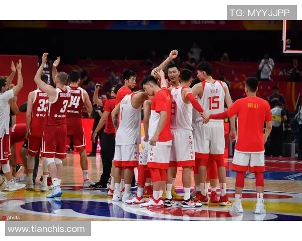 中国男篮与波兰男篮第一节精彩对决回顾与分析